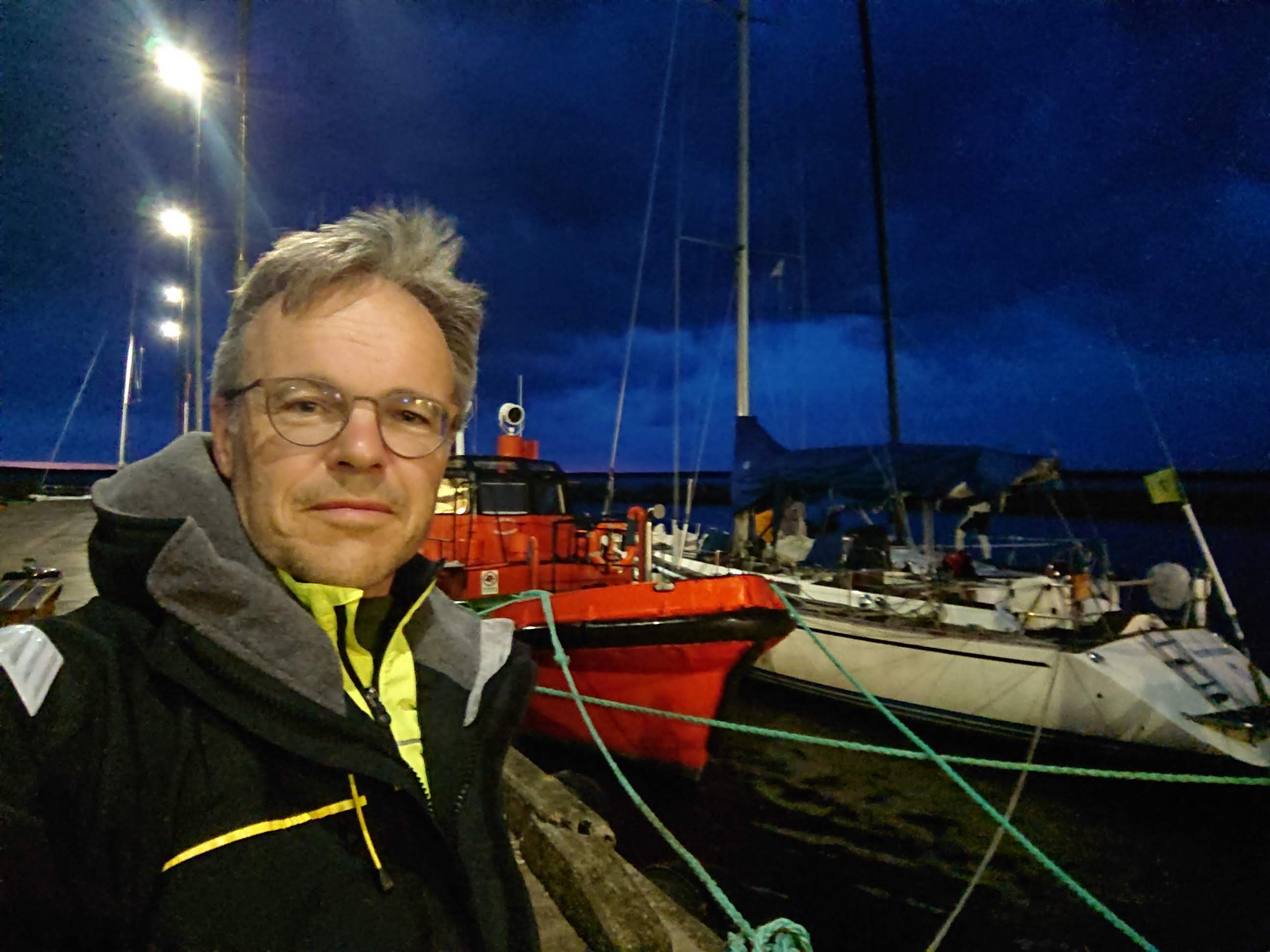 Portrait of Martin Hedberg with boats in the background.